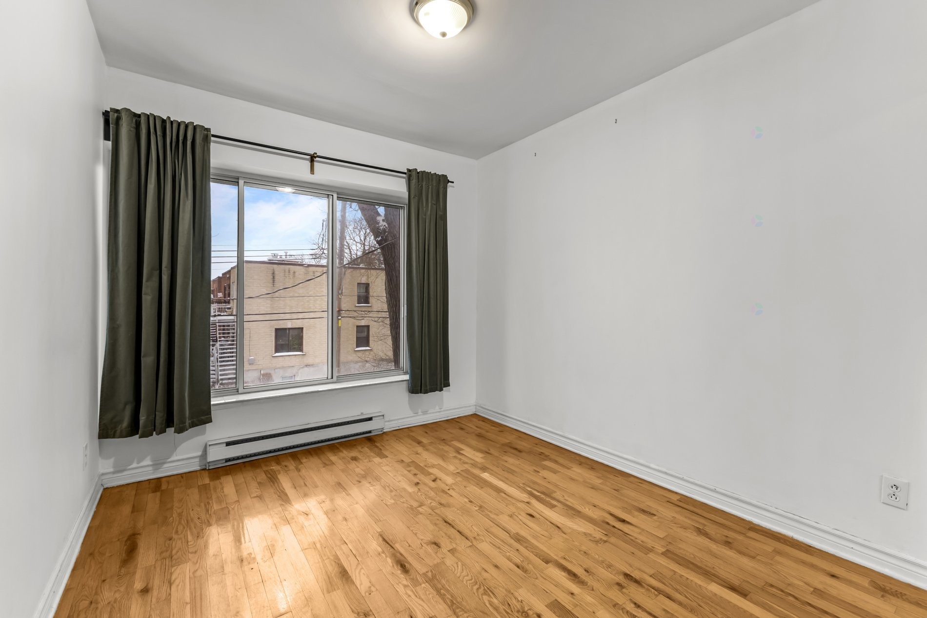 Chambre à coucher - 5450 Av. Plamondon, Montréal (Côte-Des-Neiges/Notre-Dame-De-Grâce), QC