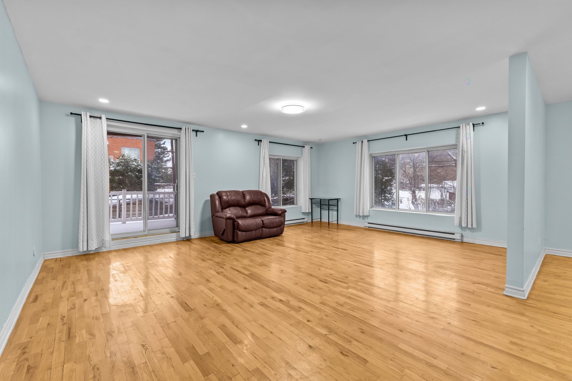 Salon - 5450 Av. Plamondon, Montréal (Côte-Des-Neiges/Notre-Dame-De-Grâce), QC