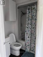 Main Bathroom (4pc) -