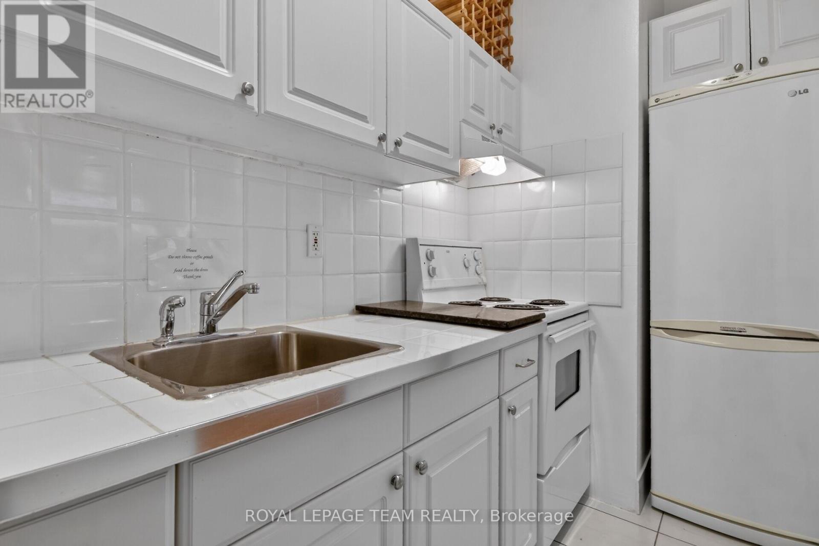 64 Delaware Avenue S, Ottawa, ON