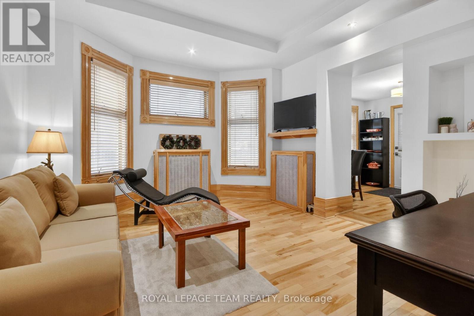Custom radiator covers - 64 Delaware Avenue S, Ottawa, ON