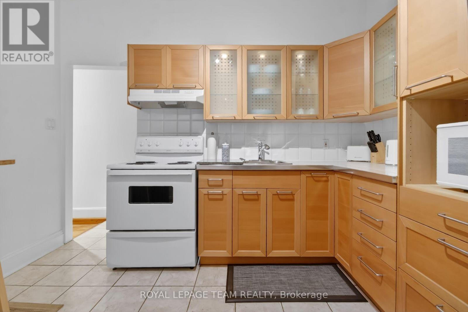 Modern Kitchen - 64 Delaware Avenue S, Ottawa, ON