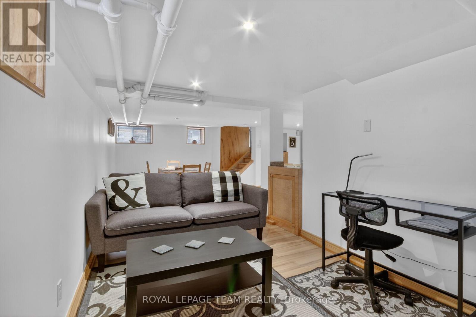 Cozy and warm - 64 Delaware Avenue S, Ottawa, ON