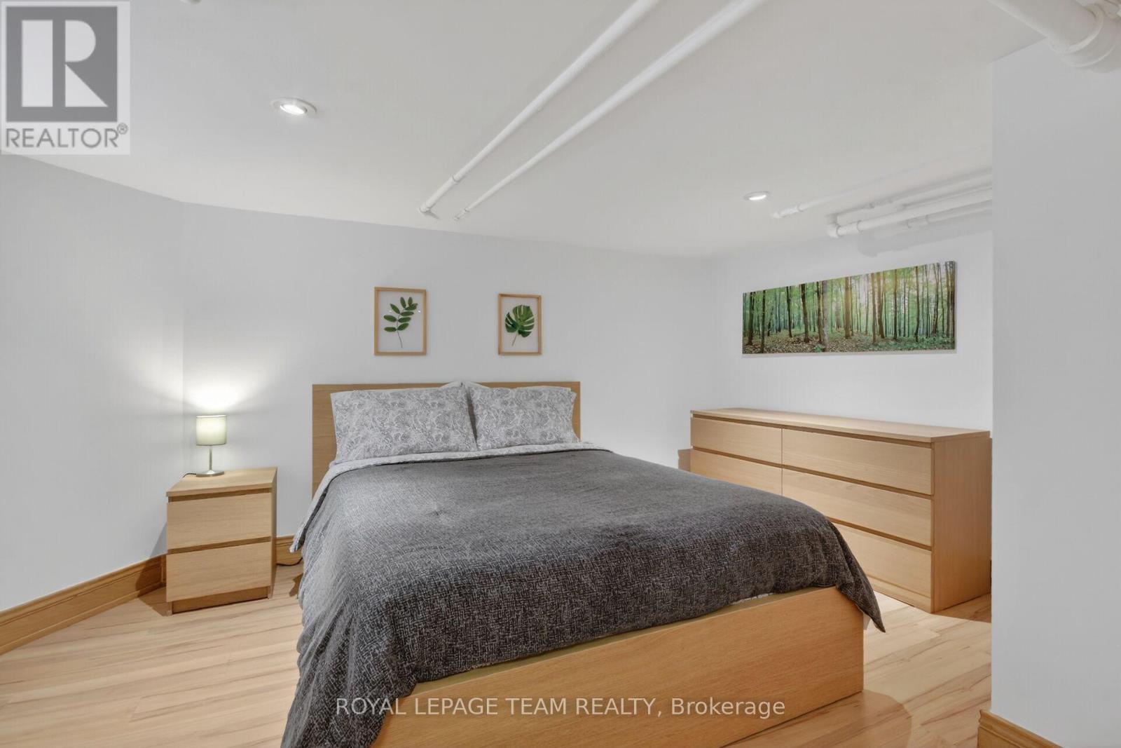 Ready to go, nothing to do... - 64 Delaware Avenue S, Ottawa, ON