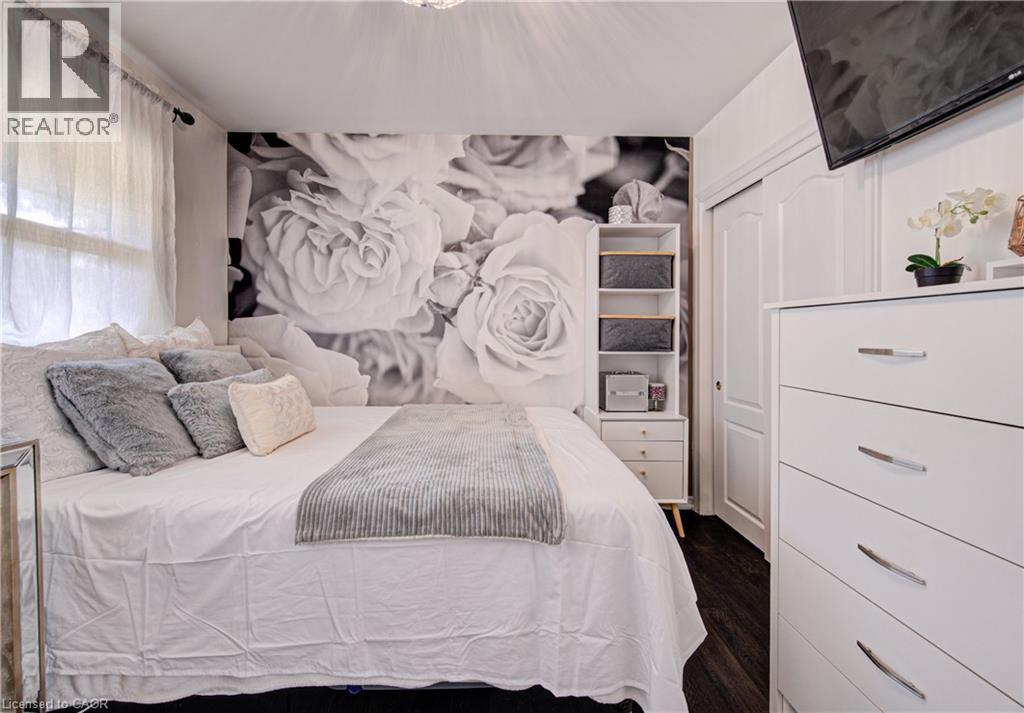 152 Clark Avenue, Kitchener, ON - Indoor Photo Showing Bedroom