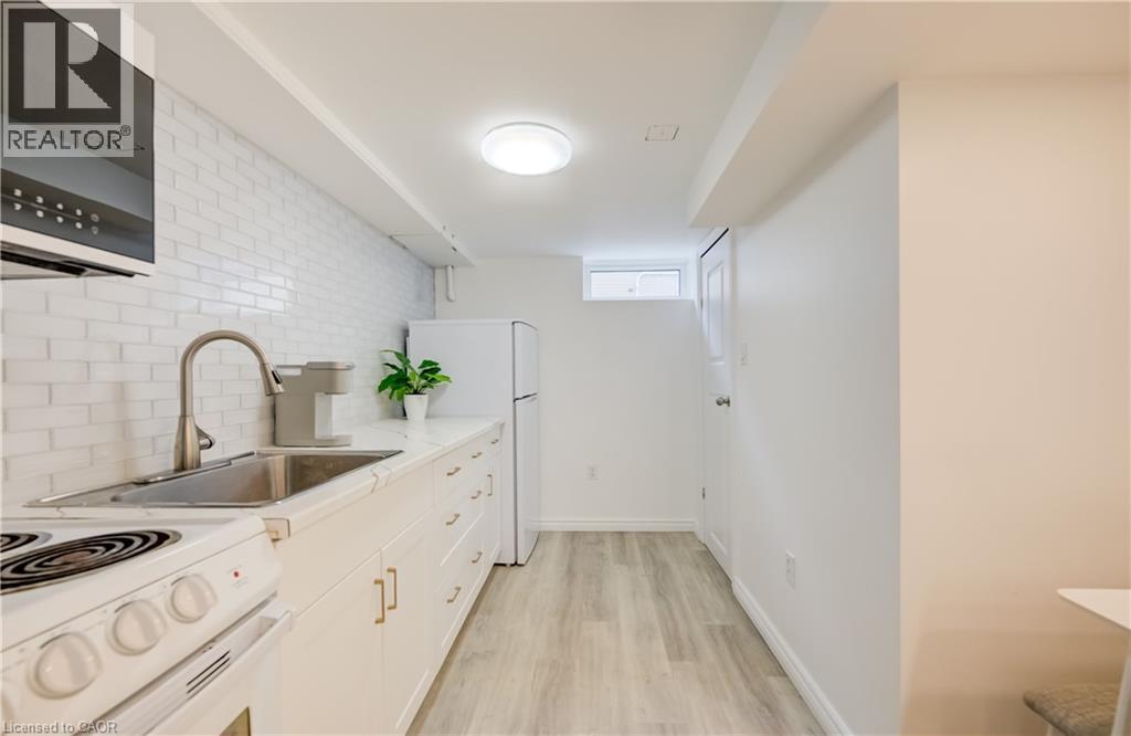 152 Clark Avenue, Kitchener, ON - Indoor Photo Showing Kitchen