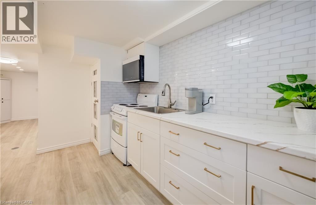 152 Clark Avenue, Kitchener, ON - Indoor Photo Showing Kitchen