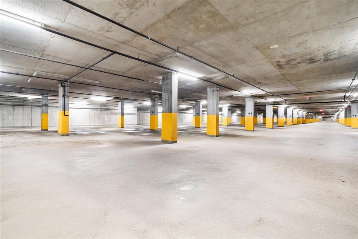 Garage - 1640-10050 Place De L'Acadie, Montréal (Ahuntsic-Cartierville), QC - Indoor Photo Showing Garage