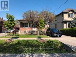 LOWER - 7 ASHMORE AVENUE Toronto, ON M8Z 4C5