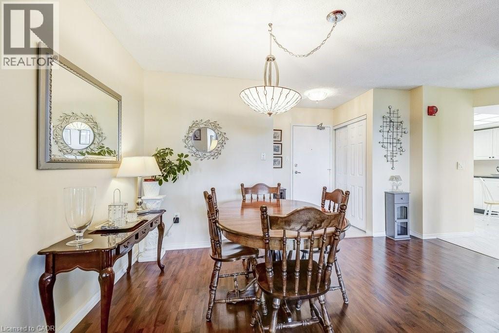 Dining area with wood-finish flooring - 1201 North Shore Boulevard E Unit# 706, Burlington, ON - Indoor Photo Showing Dining Room
