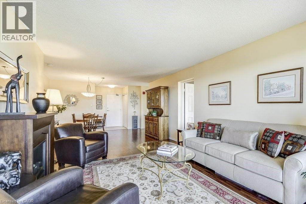 Open-concept living area with dark wood-finish flooring - 1201 North Shore Boulevard E Unit# 706, Burlington, ON - Indoor Photo Showing Living Room