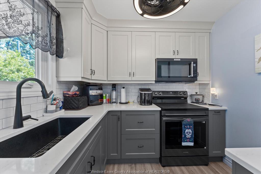464 Oak, Windsor, ON