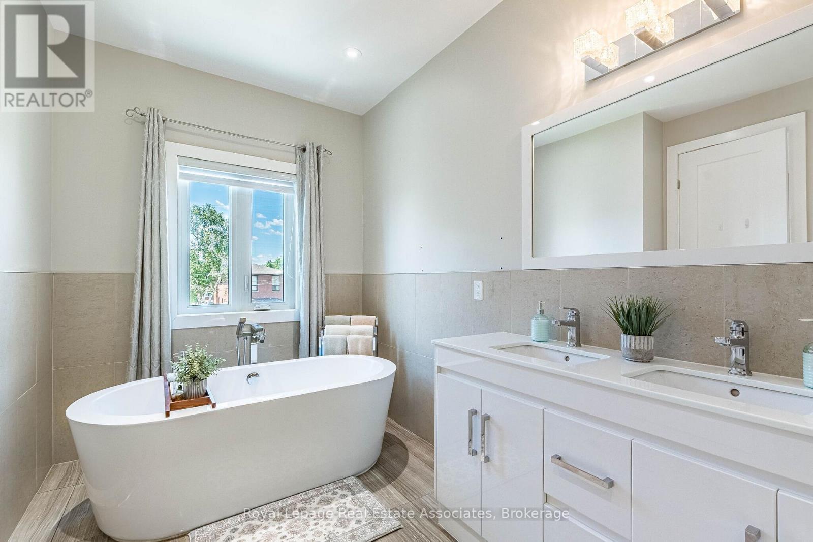 1071 Westmount Avenue, Mississauga, ON