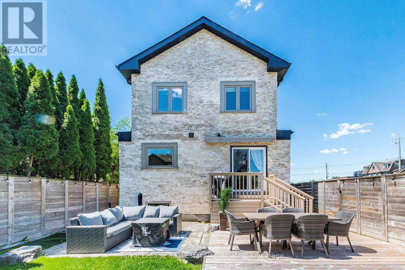 1071 Westmount Avenue, Mississauga, ON