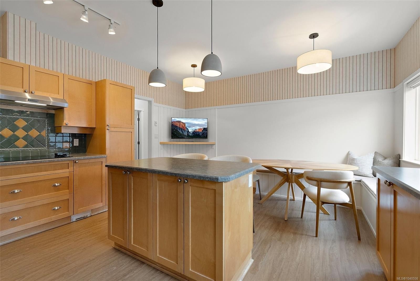 #13-2235 Harbour Rd, Sidney, BC