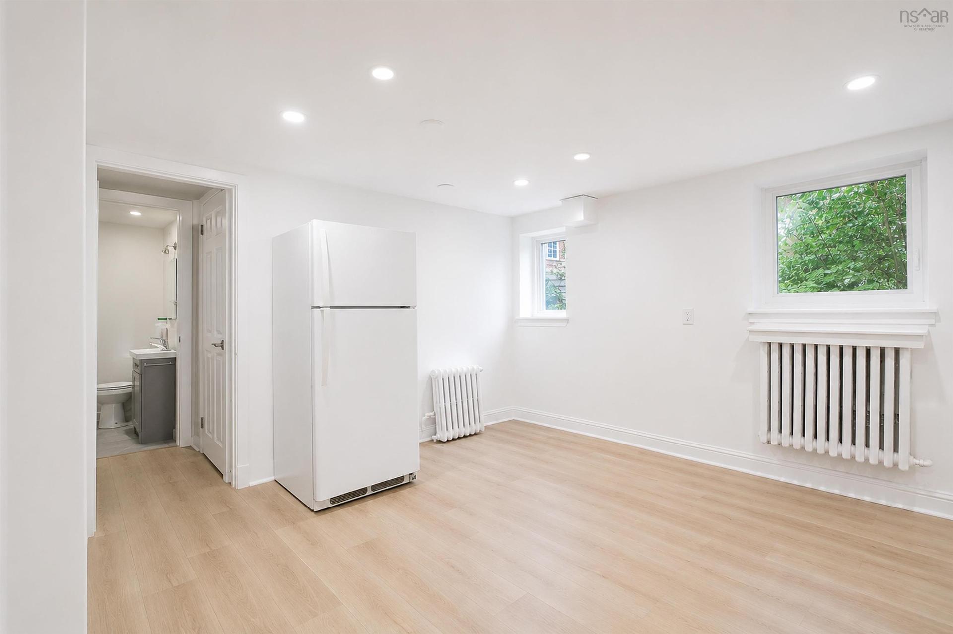 6196 Oakland Road, Halifax, NS