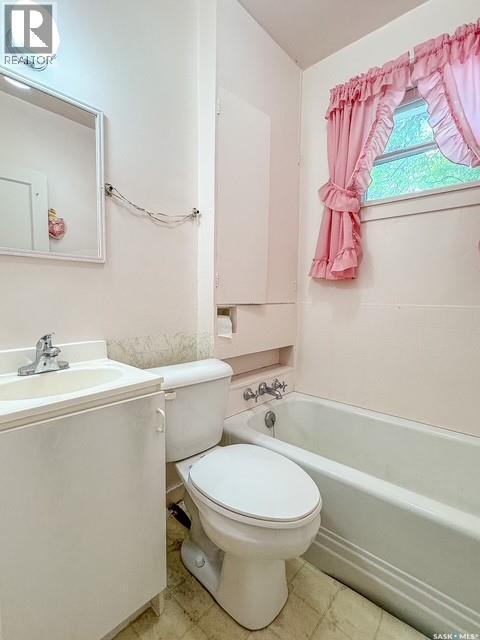 221 4Th Avenue Ne, Swift Current, SK