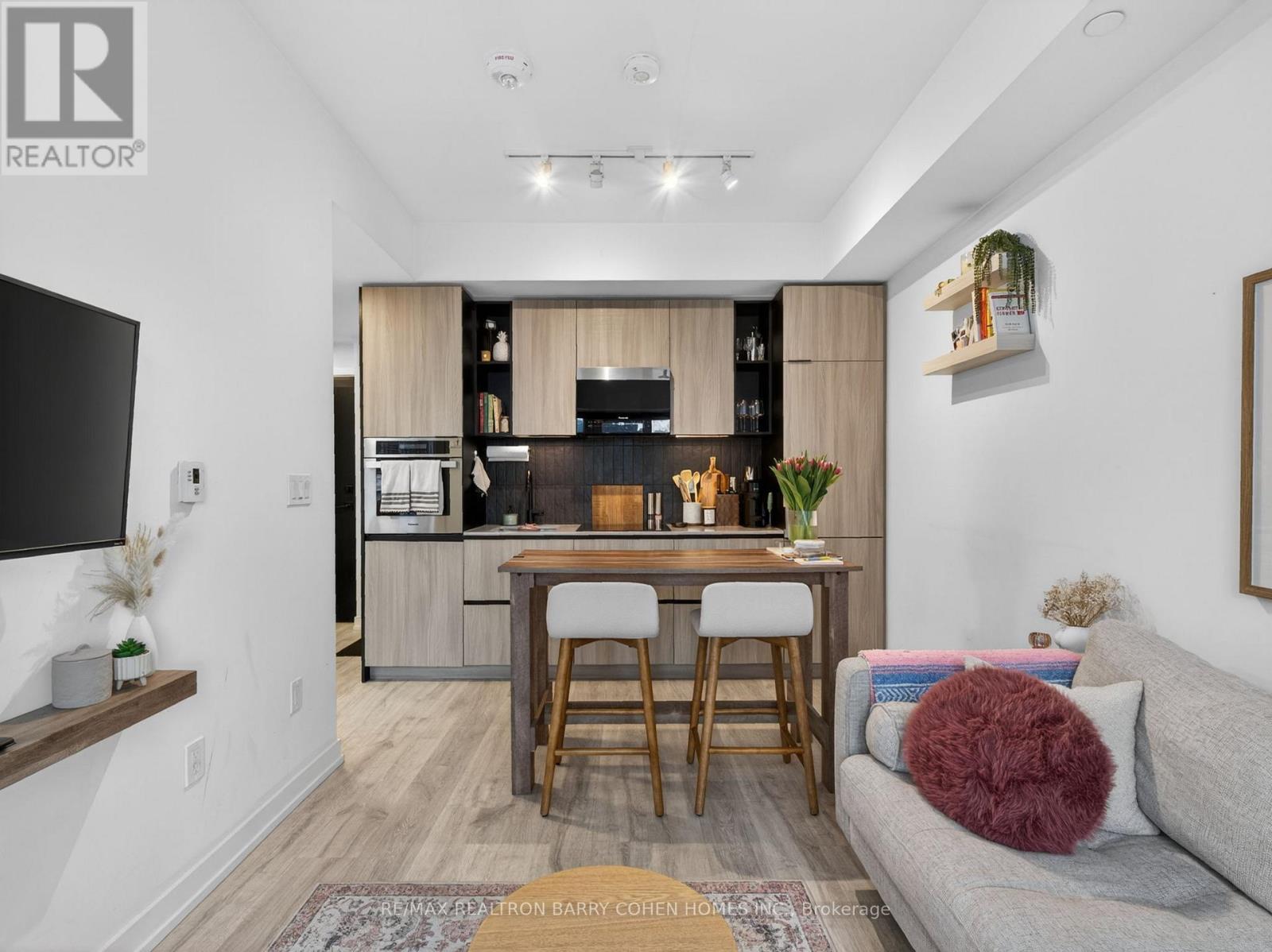 Ph3 - 2 Augusta Avenue, Toronto, ON