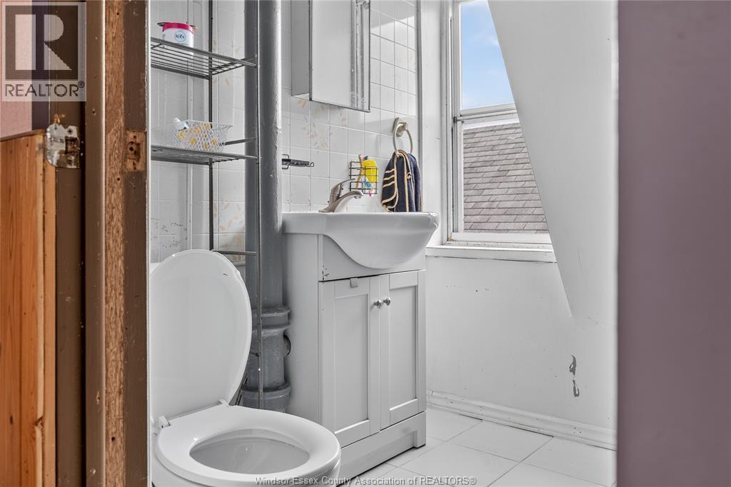 637 Cameron, Windsor, ON