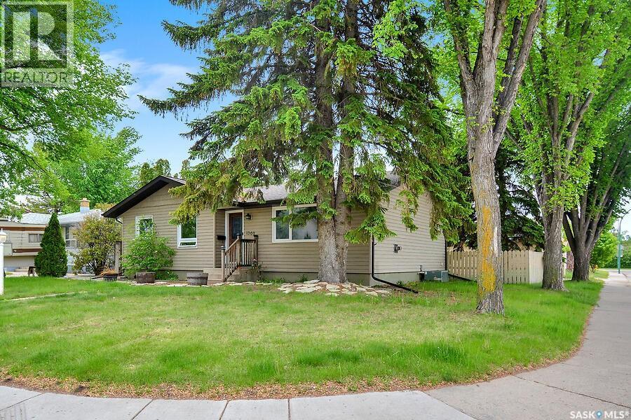 1369 East Centre, Saskatoon, SK