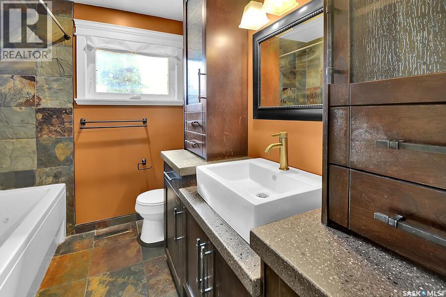 1369 East Centre, Saskatoon, SK