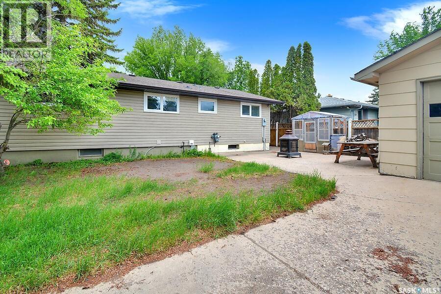 1369 East Centre, Saskatoon, SK