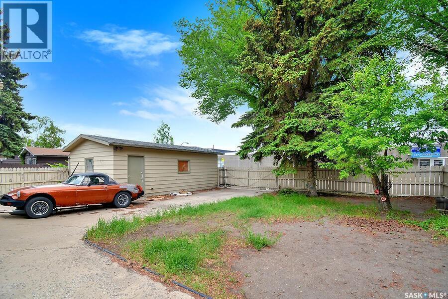 1369 East Centre, Saskatoon, SK