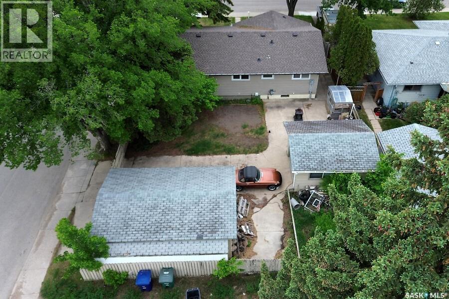 1369 East Centre, Saskatoon, SK