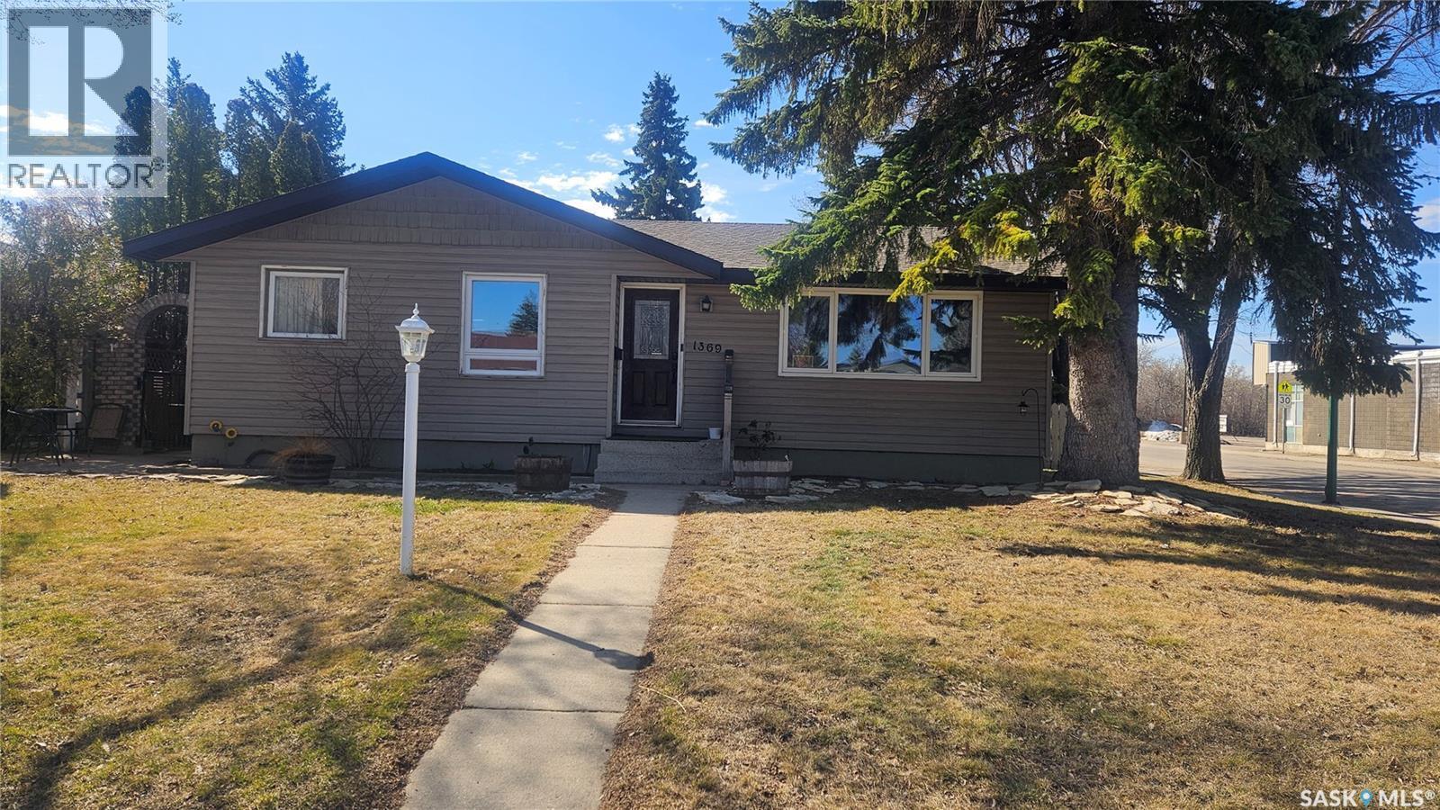 1369 East Centre, Saskatoon, SK