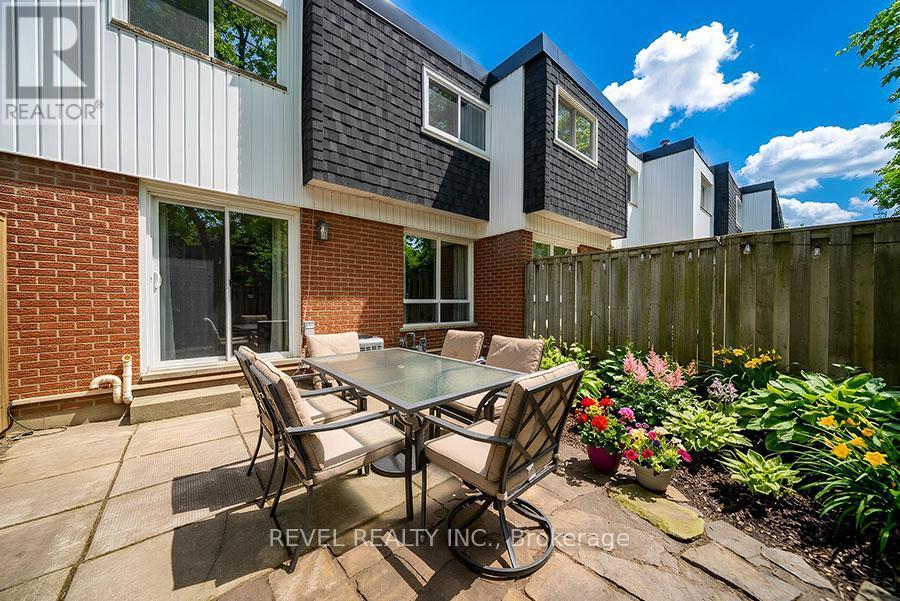 52 - 273 Elgin Street, Brantford, ON
