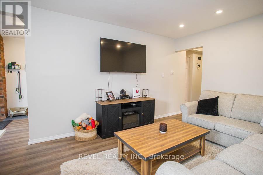 52 - 273 Elgin Street, Brantford, ON