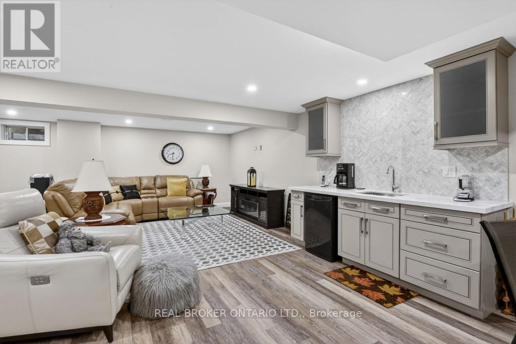 110 Greentrail Drive, Hamilton, ON