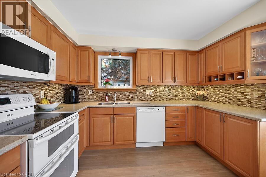 621 Tomahawk Crescent, Ancaster, ON