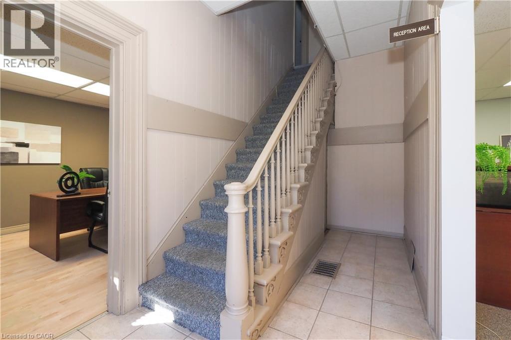 Image quality insufficient for description - 731 King Street E, Cambridge, ON