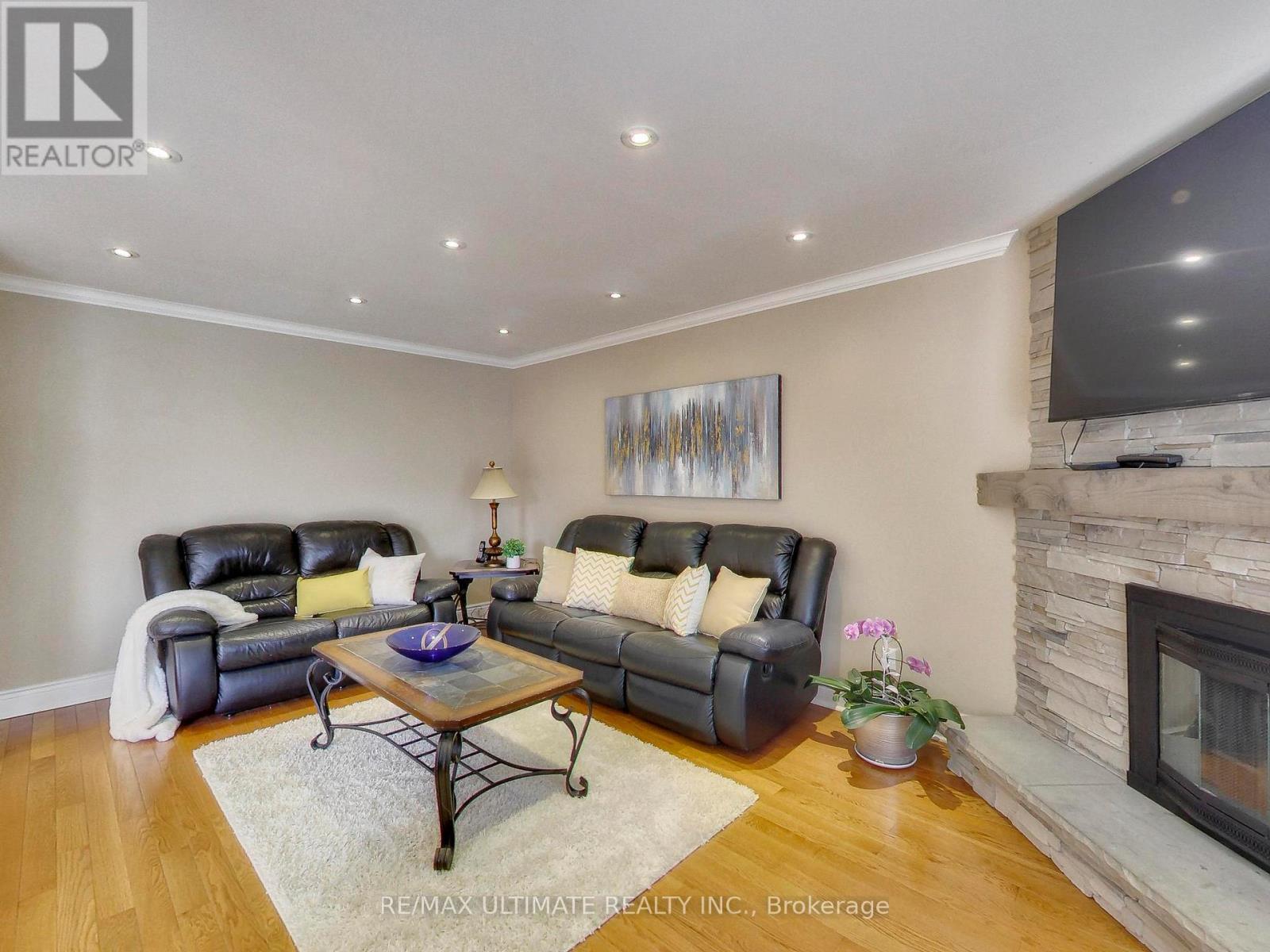 135 Glenn Hawthorne Boulevard, Mississauga, ON