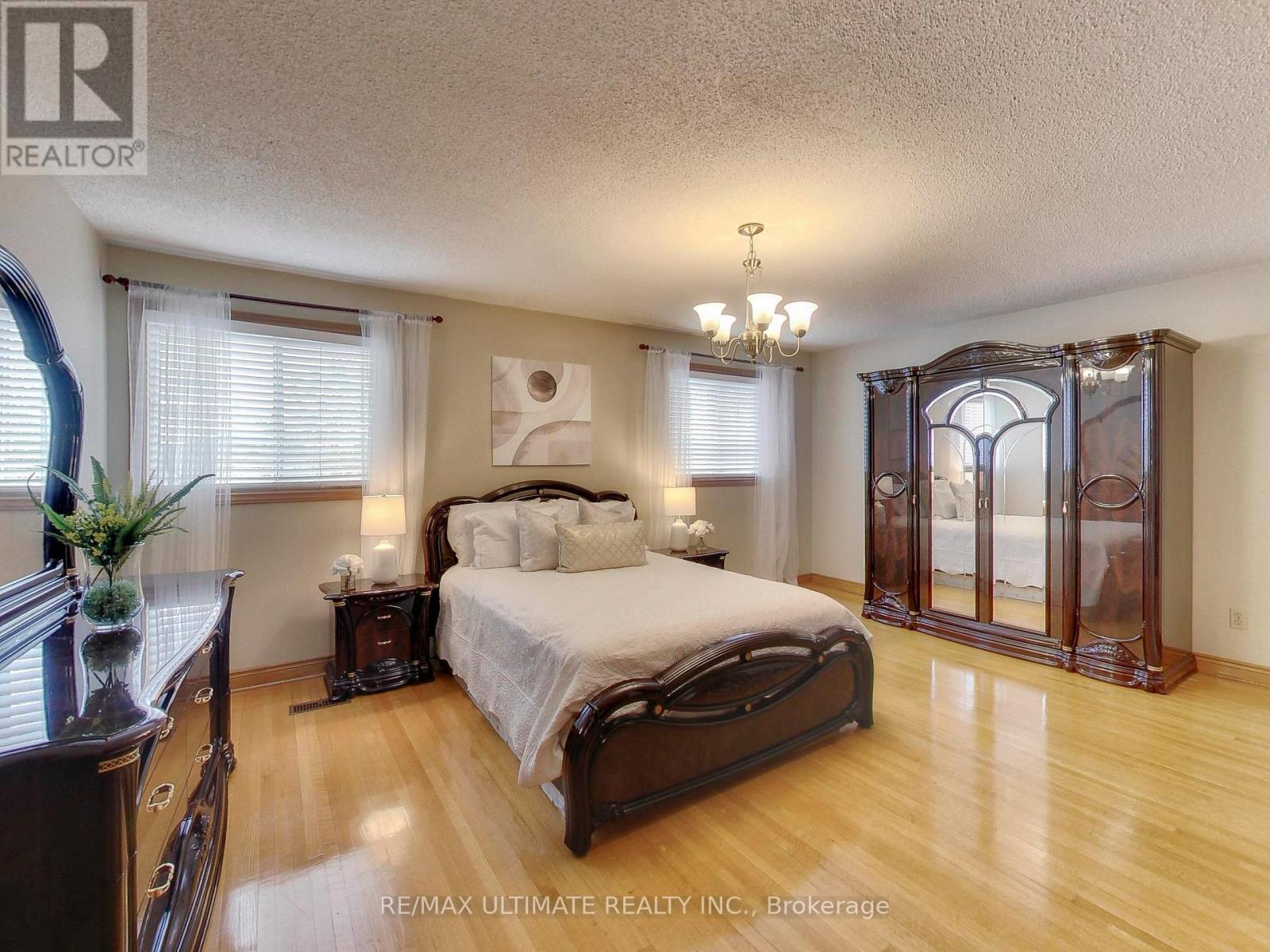 135 Glenn Hawthorne Boulevard, Mississauga, ON
