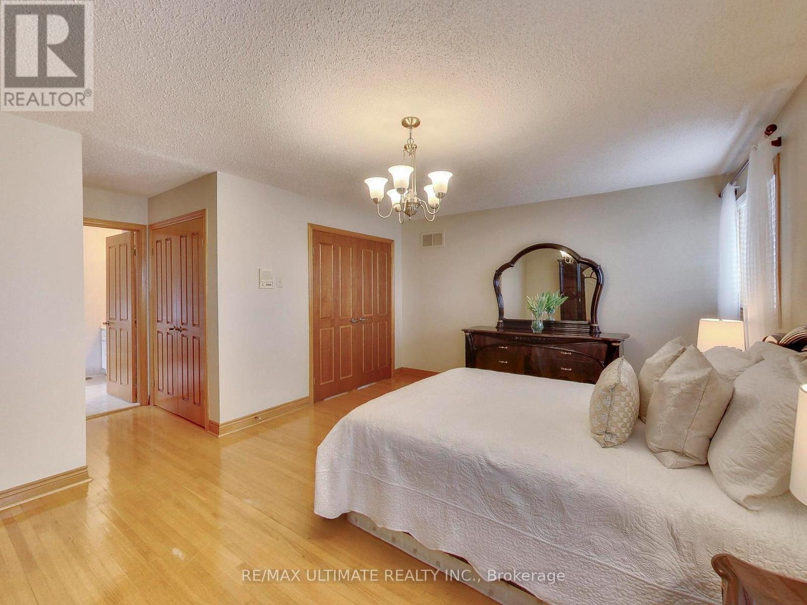 135 Glenn Hawthorne Boulevard, Mississauga, ON
