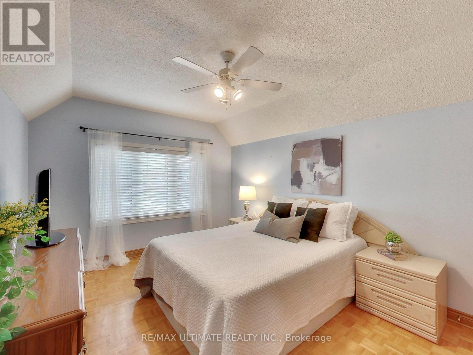 135 Glenn Hawthorne Boulevard, Mississauga, ON
