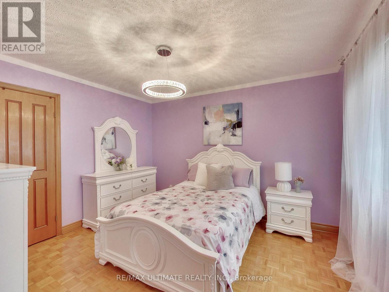 135 Glenn Hawthorne Boulevard, Mississauga, ON