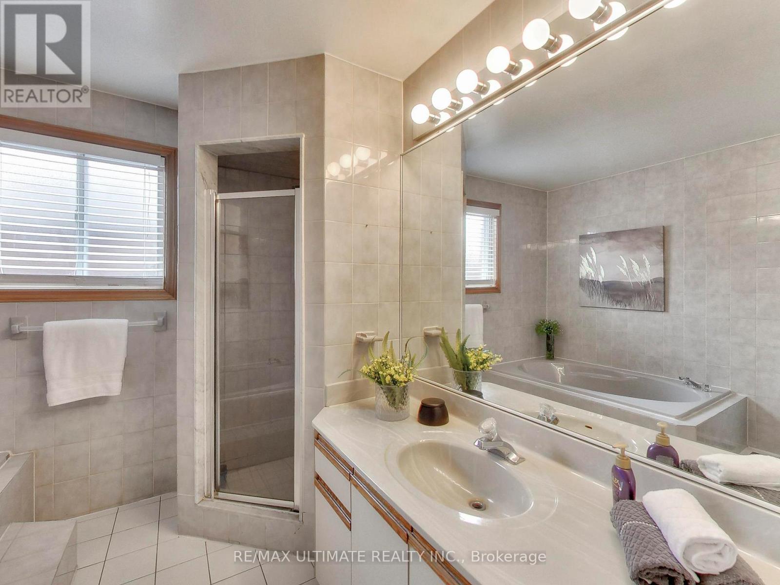 135 Glenn Hawthorne Boulevard, Mississauga, ON