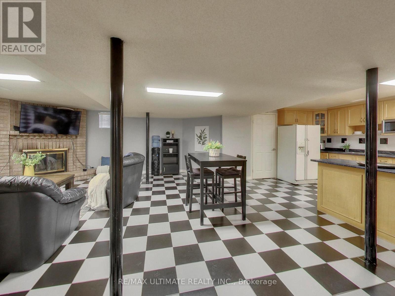 135 Glenn Hawthorne Boulevard, Mississauga, ON