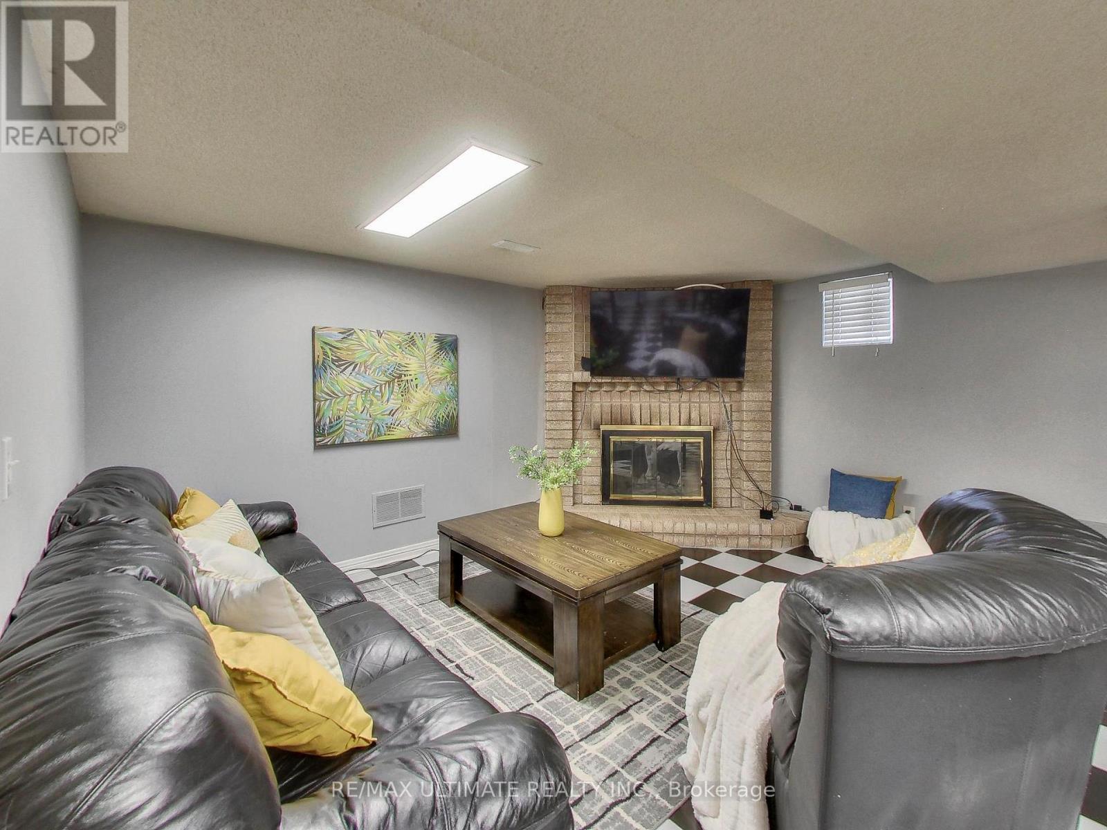 135 Glenn Hawthorne Boulevard, Mississauga, ON