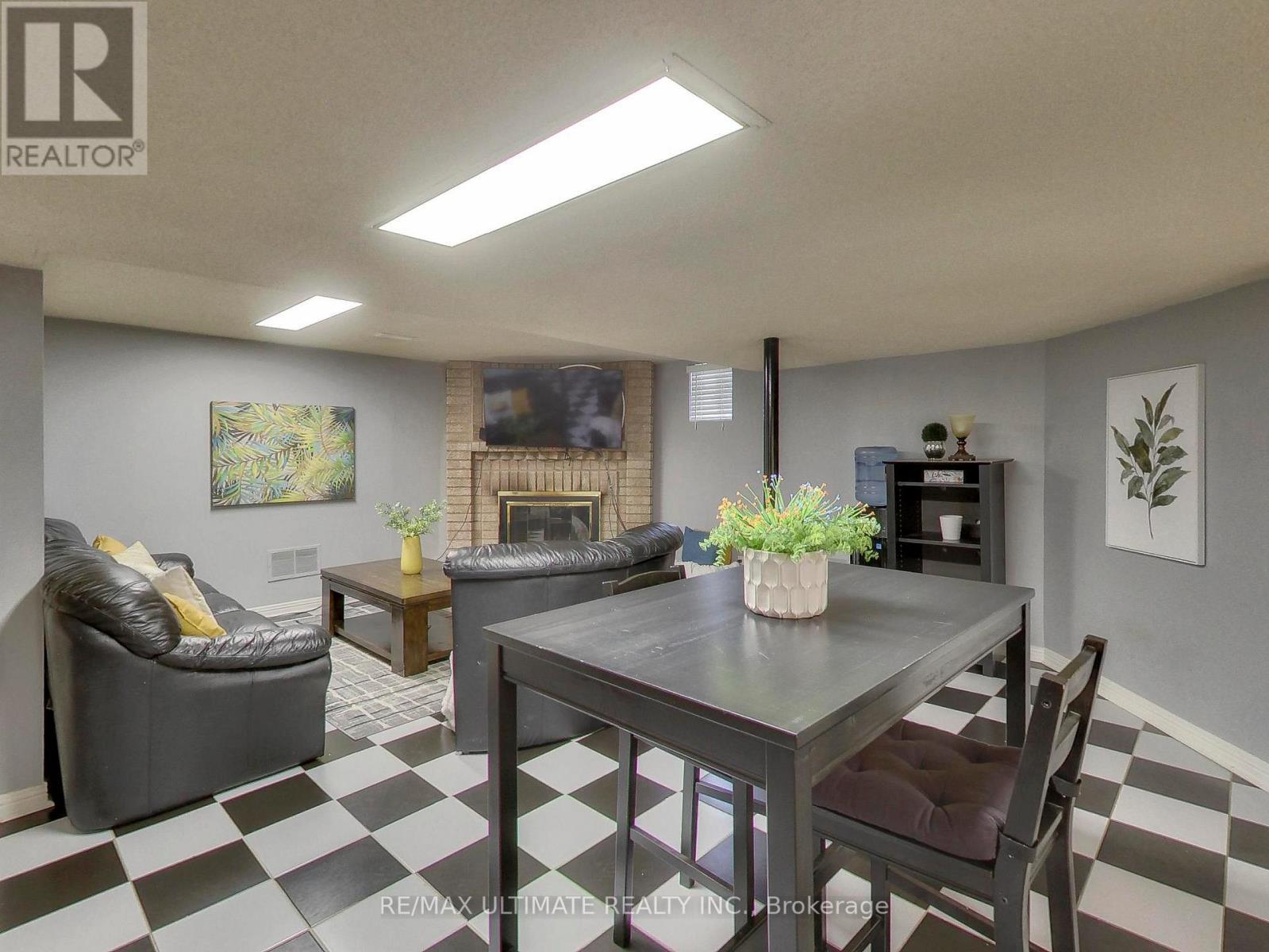 135 Glenn Hawthorne Boulevard, Mississauga, ON
