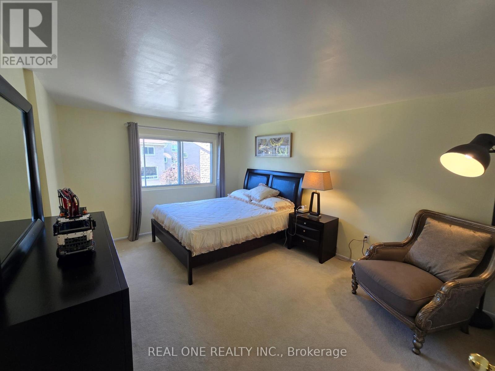 174 Rusty Crestway, Toronto, ON