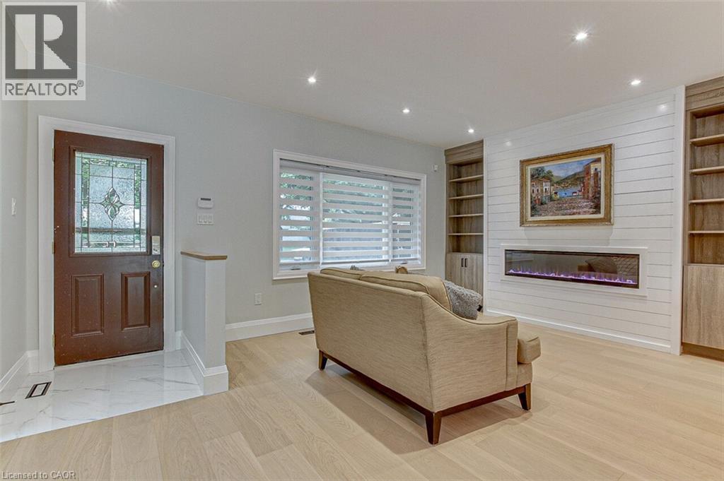 Entry And Living Room - 33 Tyrell Street, Simcoe, ON - Indoor