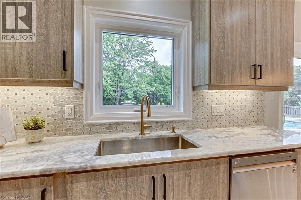 Lots of Counter Space - 33 Tyrell Street, Simcoe, ON - Indoor Photo Showing Kitchen