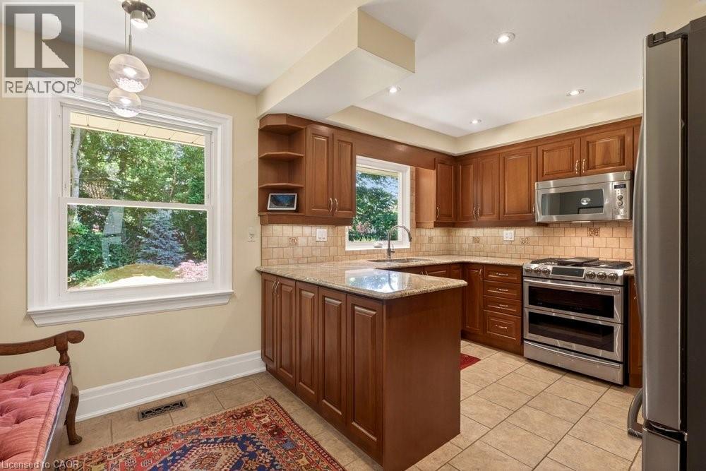 589 Sharalin Court, Burlington, ON