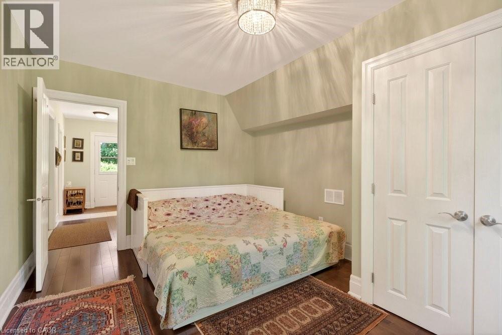 589 Sharalin Court, Burlington, ON