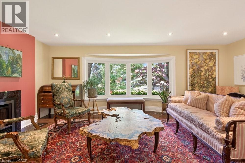 589 Sharalin Court, Burlington, ON