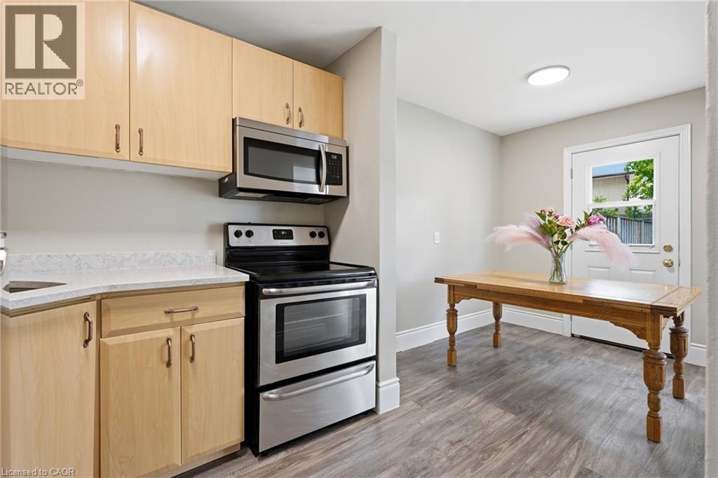 48 Windom Road Unit# I, Kitchener, ON - Indoor Photo Showing Kitchen